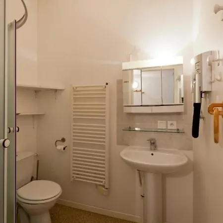 Studio 2 Personnes Studio Avec Vue Sur Parc Thermal Proche Du Centre. * Brides-les-Bains