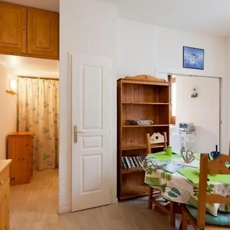 Studio 2 Personnes Studio Avec Vue Sur Parc Thermal Proche Du Centre. Apartment